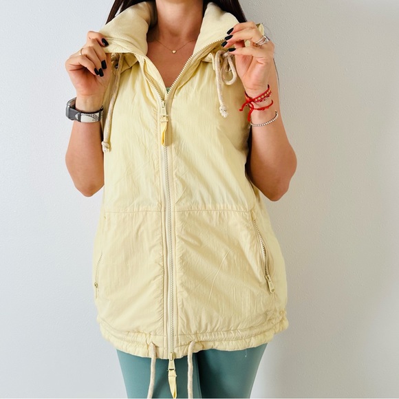 Free People care fp round & round recycled quilted puffer melon shell vest - Picture 12 of 13